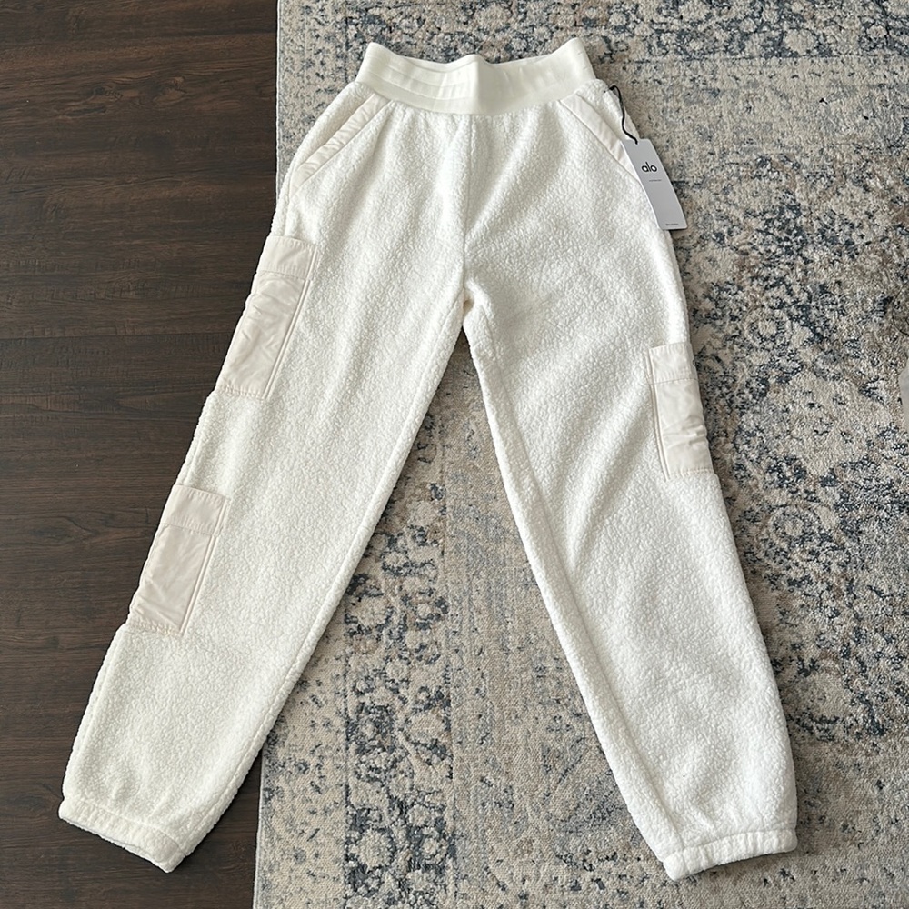 ALO YOGA MICRO SHERPA SOLSTICE SWEATPANT